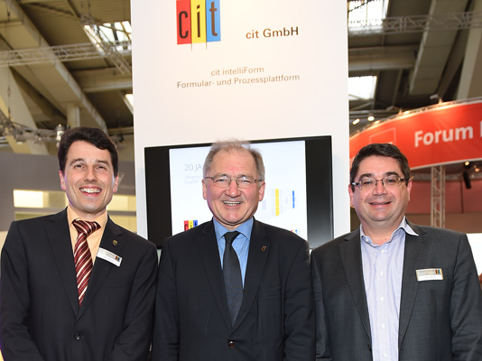 Staatssekretär Peter Hofelich mit den Geschäftsführern der cit GmbH Thilo Schuster (links) und Klaus Wanner (rechts)